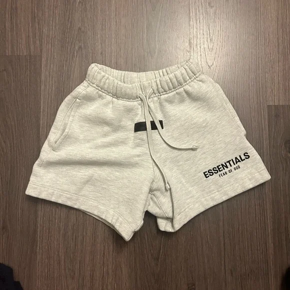 Kids ESSENTIALS Shorts - Picture 1 of 7